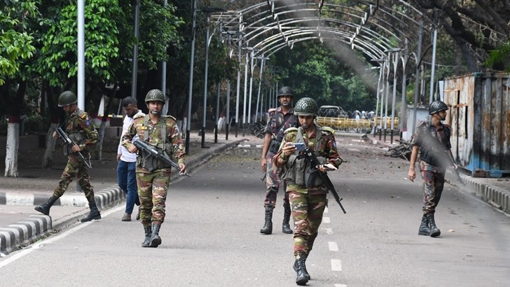 রাজধানীর ধানমন্ডির ৩২-এর কিছু দৃশ্য